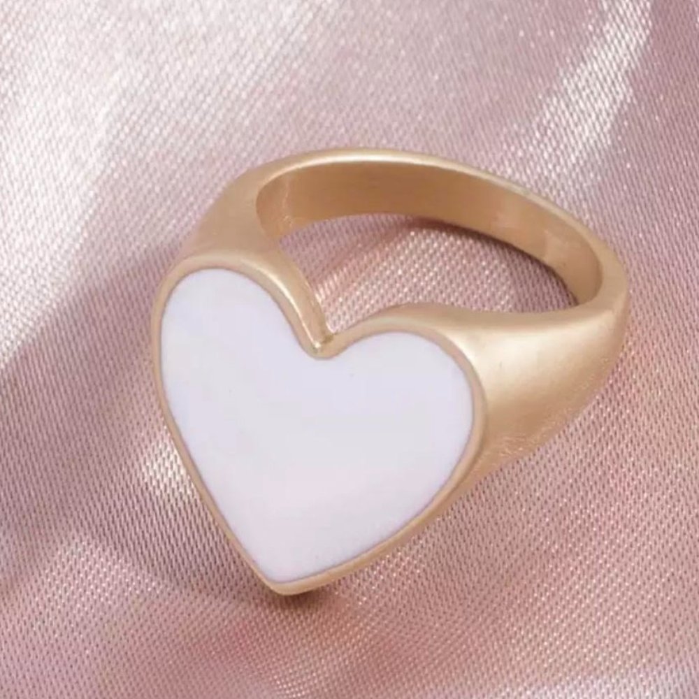White heart ring 🤍